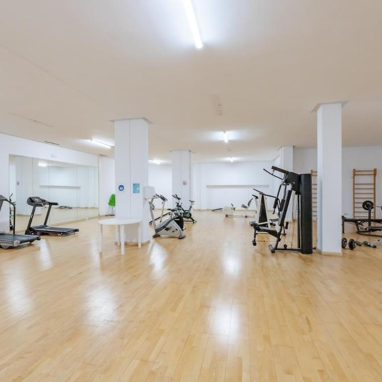 MARBELLA HOME RENTALS - Marina Banus, Puerto Banus, 2BR Best location, pool & parking - Two-Bedroom Apartment - 16