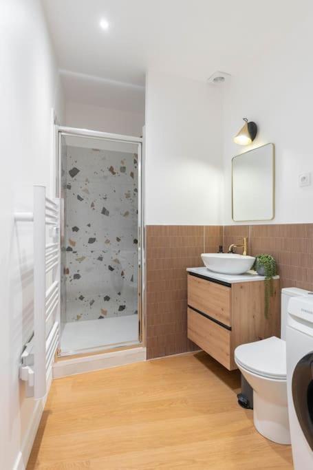 Charmant T3 sur jolie place, parking inclus, Clim - Two-Bedroom Apartment - 14