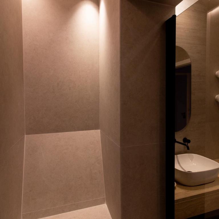 Lùlom - Rooftop Boutique Rooms - Deluxe Double Room with Balcony - 5