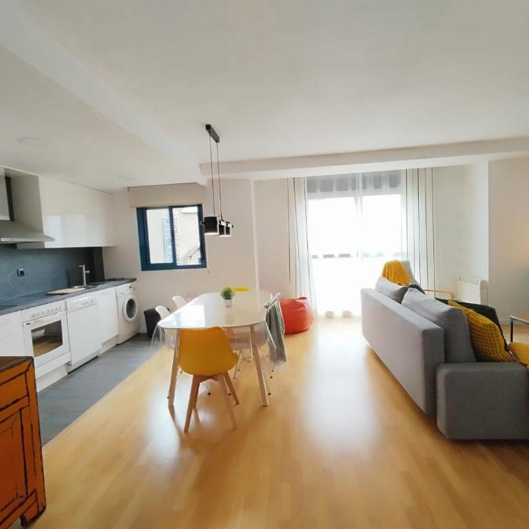 Ventanal de Saras Petfriendly Garaje Trastero y Chimenea - Arafita Apartamentos - Apartamento de 2 dormitorios - 1