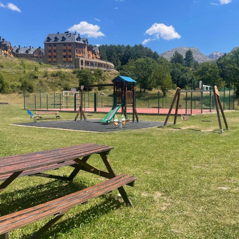 Ventanal de Saras Petfriendly Garaje Trastero y Chimenea - Arafita Apartamentos - Apartamento de 2 dormitorios - 24