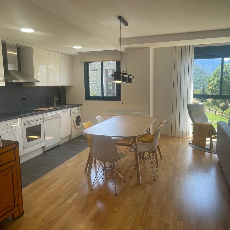 Ventanal de Saras Petfriendly Garaje Trastero y Chimenea - Arafita Apartamentos - Apartamento de 2 dormitorios - 31