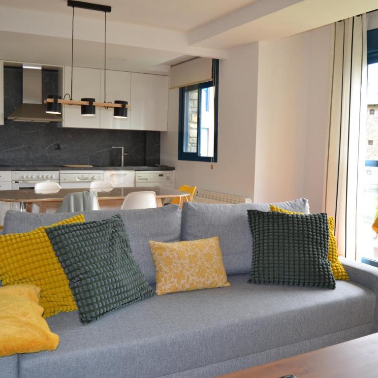 Ventanal de Saras Petfriendly Garaje Trastero y Chimenea - Arafita Apartamentos - Apartamento de 2 dormitorios - 45