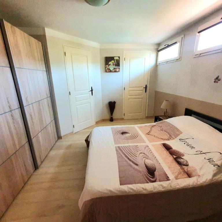 Gîtes Saint Julien - Appartement 1 Chambre (2 Adultes + 2 Enfants) - 4