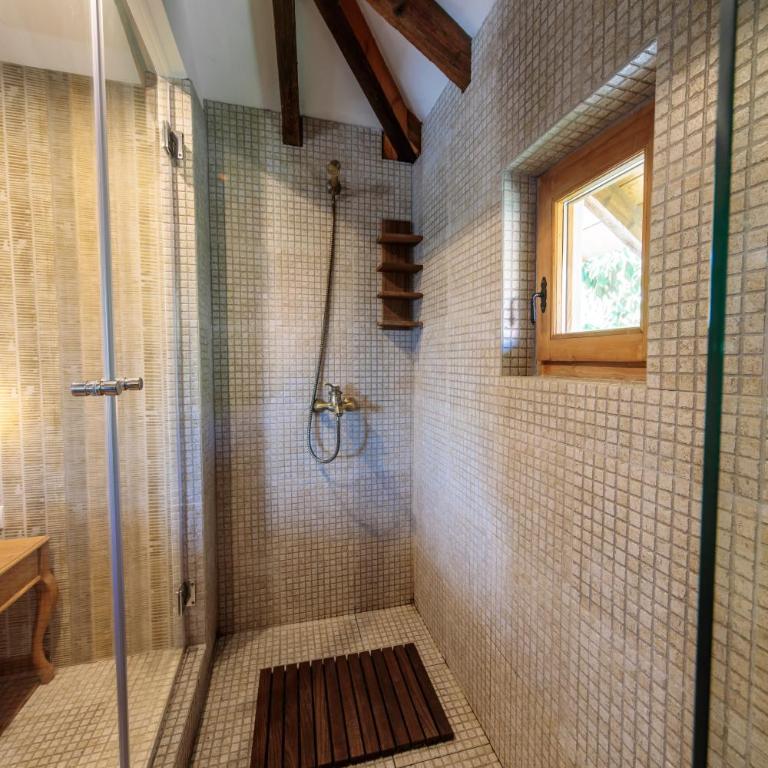 Woodland Resort - Standard King Room - 16