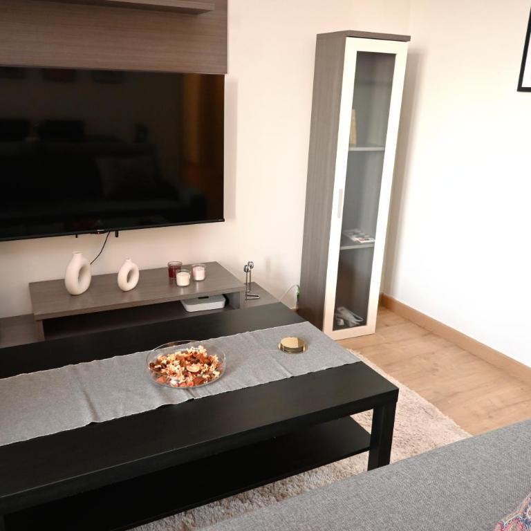 Homenfun Barcelona Alfonso X - Three-Bedroom Apartment - 5