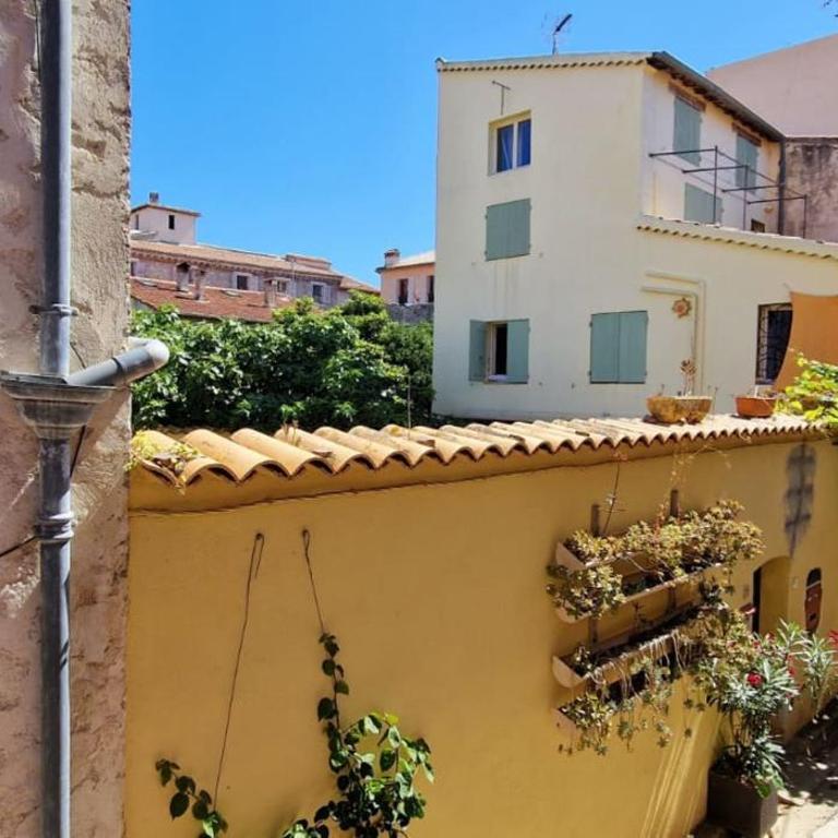 4 Le Saint Joseph City Center with AC - Apartment - 16