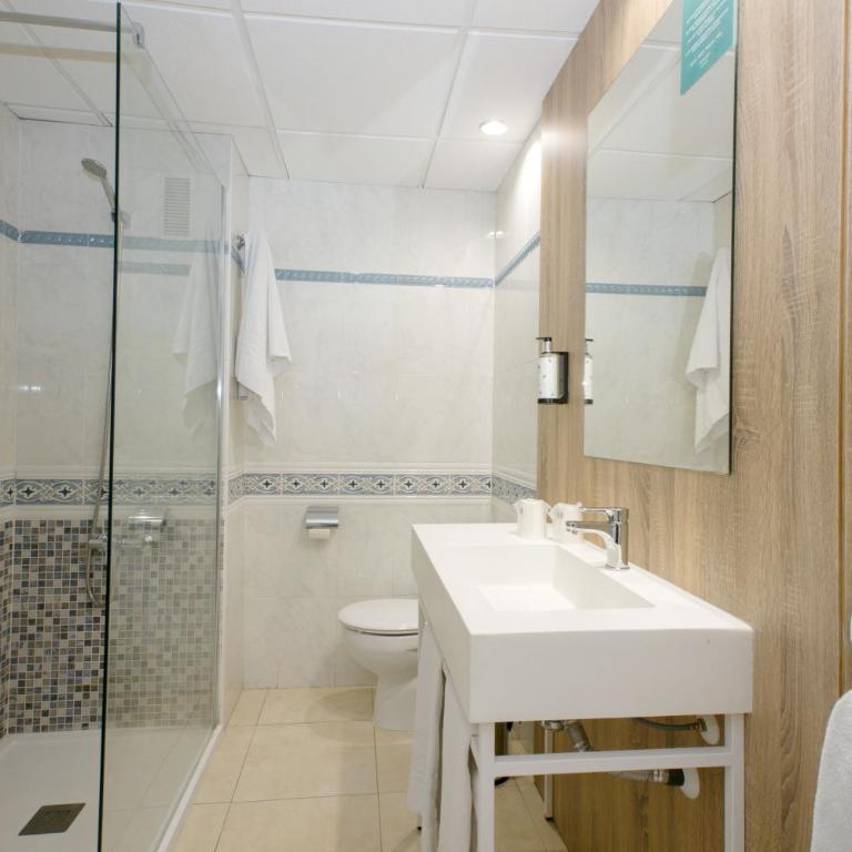 Ponient Dorada Palace by PortAventura World - Available rates with tickets to PortAventura Park & Ferrari Land - Apartamento con vistas a la piscina (1 adulto) - 4