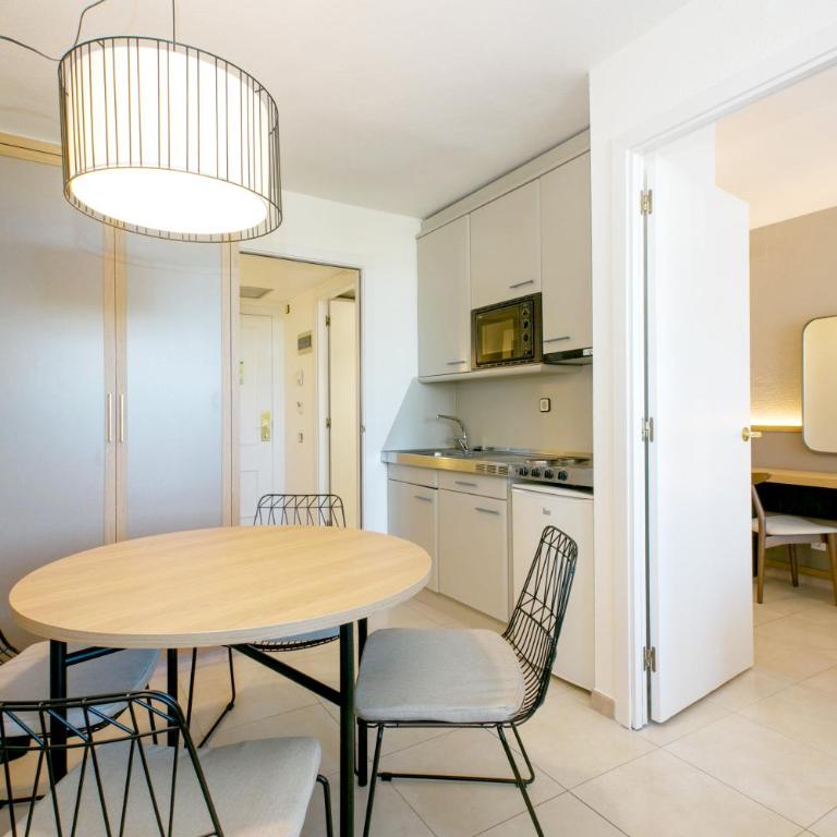 Ponient Dorada Palace by PortAventura World - Available rates with tickets to PortAventura Park & Ferrari Land - Apartamento con vistas a la piscina (1 adulto) - 2