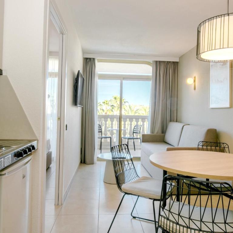 Ponient Dorada Palace by PortAventura World - Available rates with tickets to PortAventura Park & Ferrari Land - Apartamento con vistas a la piscina (1 adulto) - 1
