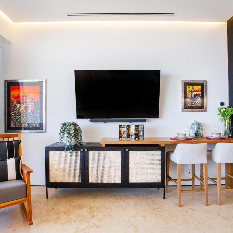Luxury 1BR + Flex + Heated Rooftop Pool in Soho PV - Vacation Home - 9