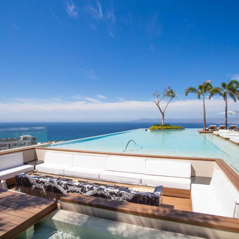 Luxury 1BR + Flex + Heated Rooftop Pool in Soho PV - Vacation Home - 11