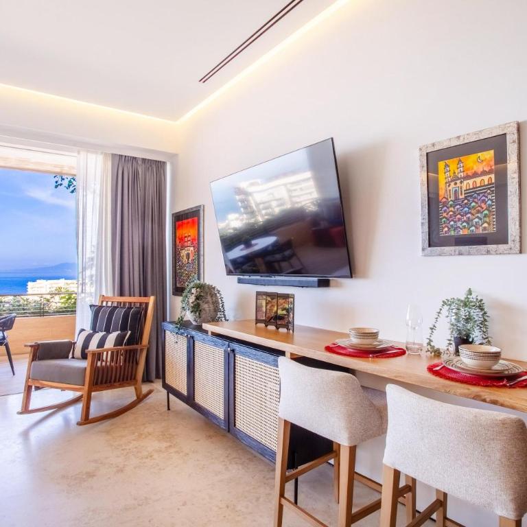 Luxury 1BR + Flex + Heated Rooftop Pool in Soho PV - Vacation Home - 15