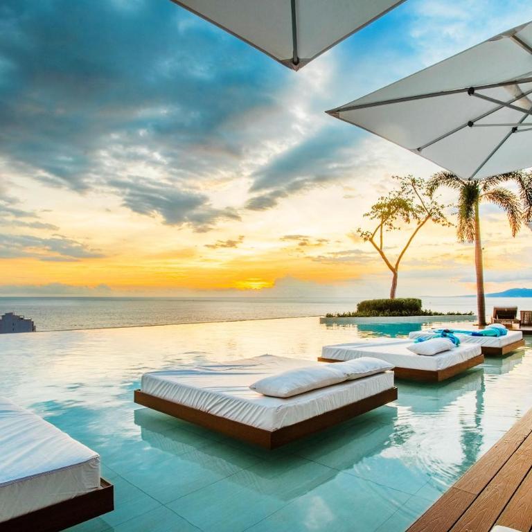 Luxury 1BR + Flex + Heated Rooftop Pool in Soho PV - Vacation Home - 29