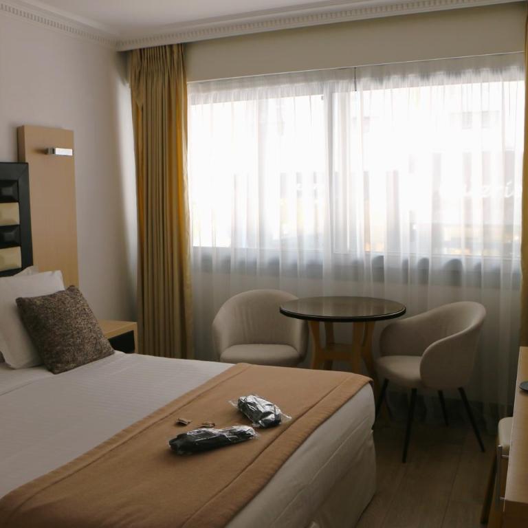 Hôtel Victoria - Chambre Double Confort - Vue sur Ville - 6
