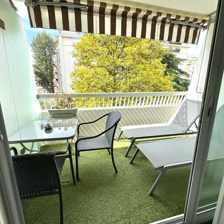 Hôtel Victoria - Chambre Double Classique avec Balcon - Vue sur Jardin - 2