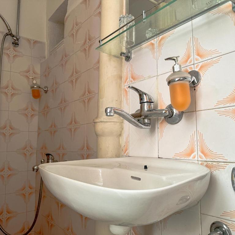Serene Apartment RILE - One-Bedroom Apartment with Balcony and Mountain View - 6