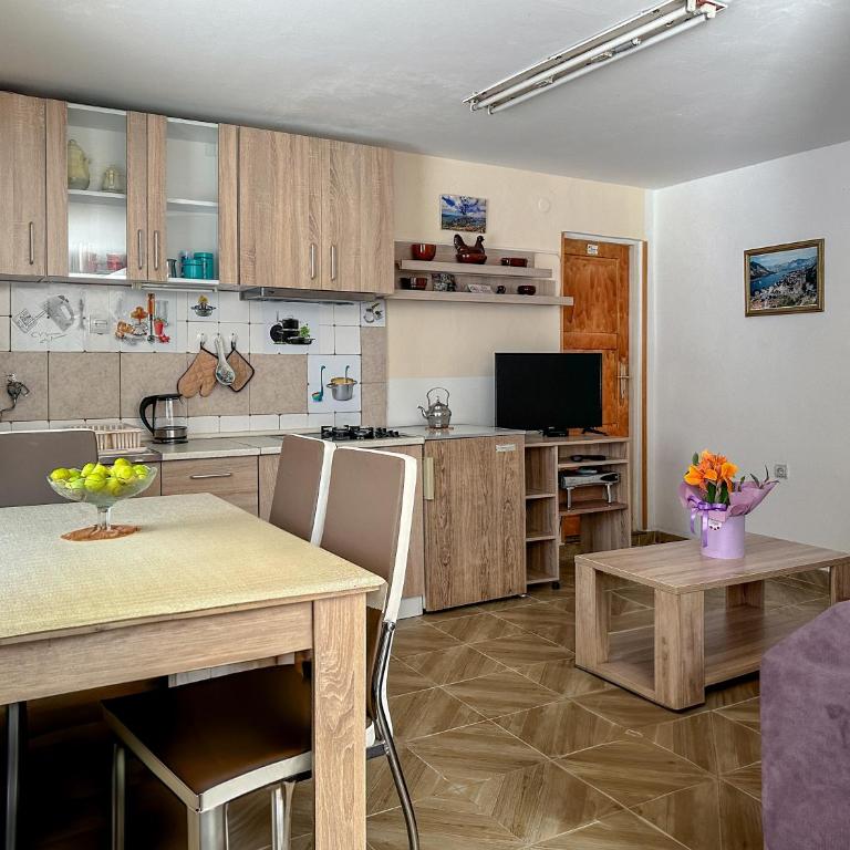 Serene Apartment RILE - One-Bedroom Apartment with Balcony and Mountain View - 1