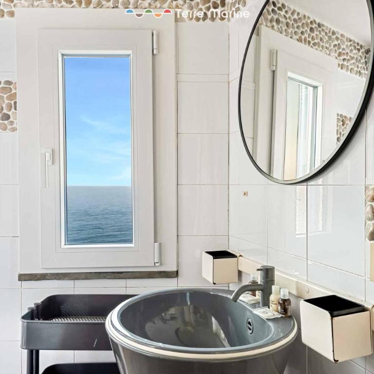 The Sea - One-Bedroom Apartment - 6