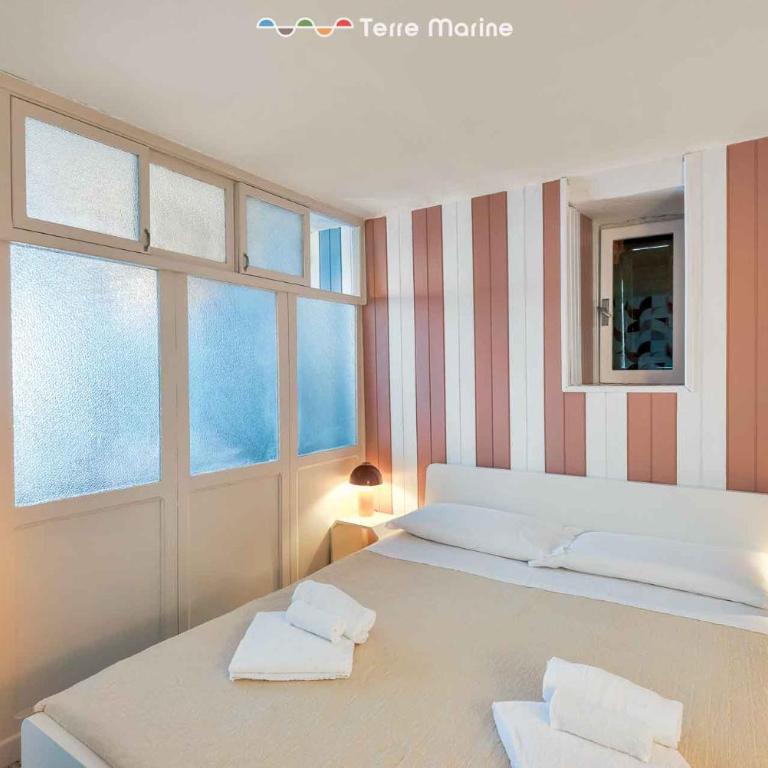 The Sea - One-Bedroom Apartment - 11