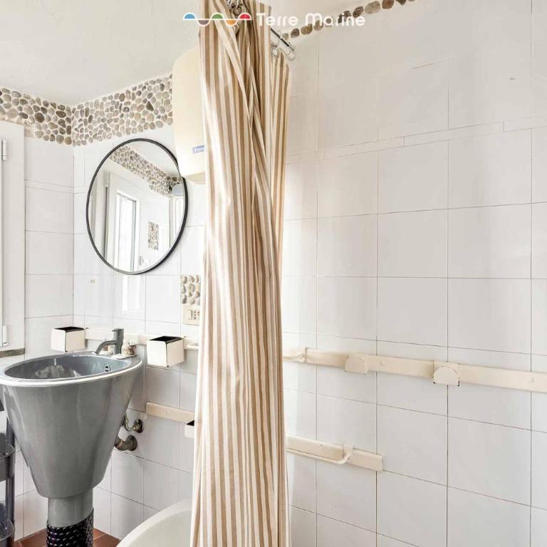 The Sea - One-Bedroom Apartment - 13