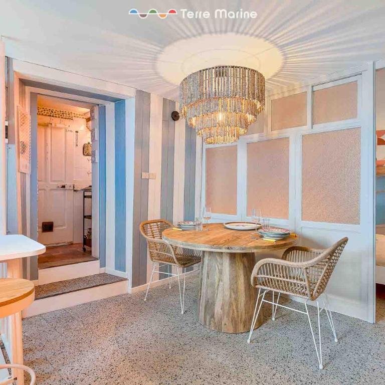 The Sea - One-Bedroom Apartment - 15