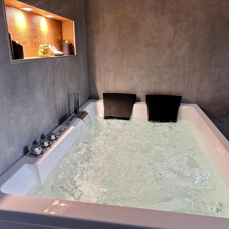 Le Temple - Love Room au coeur des remparts - Appartement 1 Chambre - 7