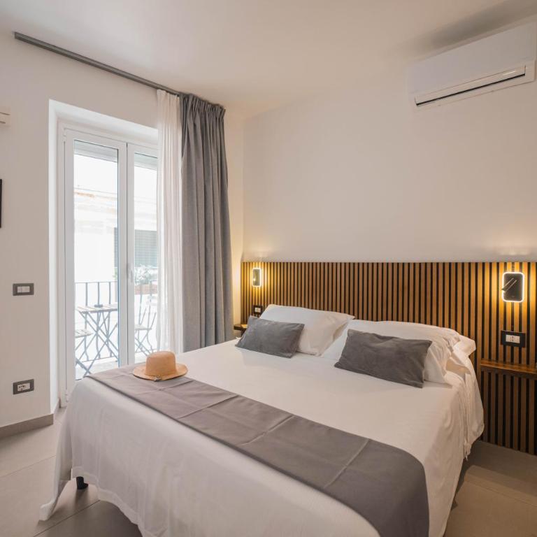 Humboldt Luxury Rooms Taormina - Deluxe Double Room with Balcony - 1