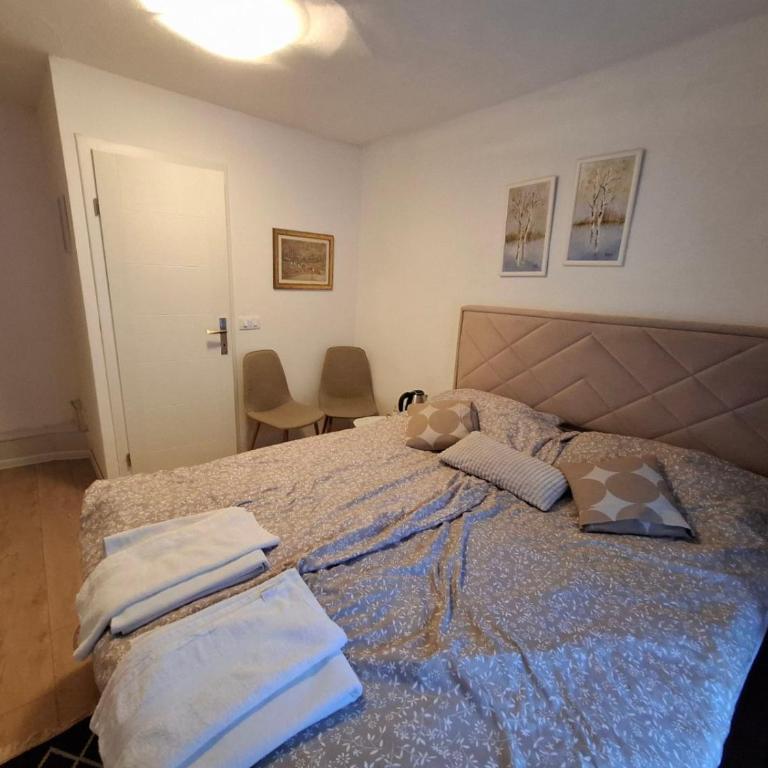 Guesthouse Unique - Dvokrevetna Soba sa Bračnim Krevetom i Sopstvenim Kupatilom - 2