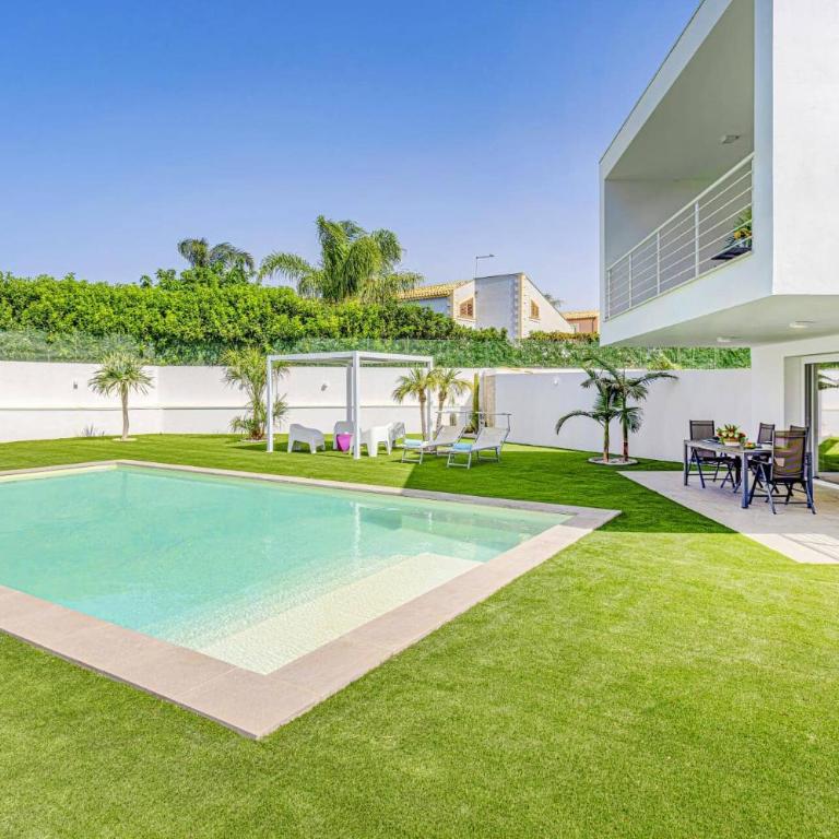 Villa Lobelia by Villa Plus - Villa - 2