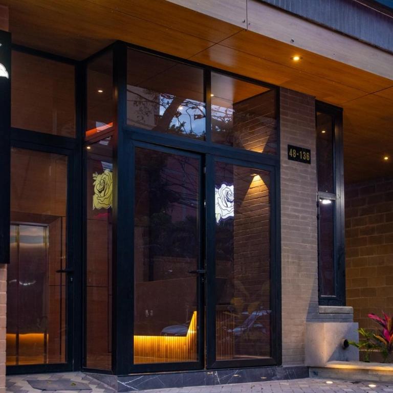 Rosa Negra Suite Near Stadium - Two-Bedroom Apartment - 19