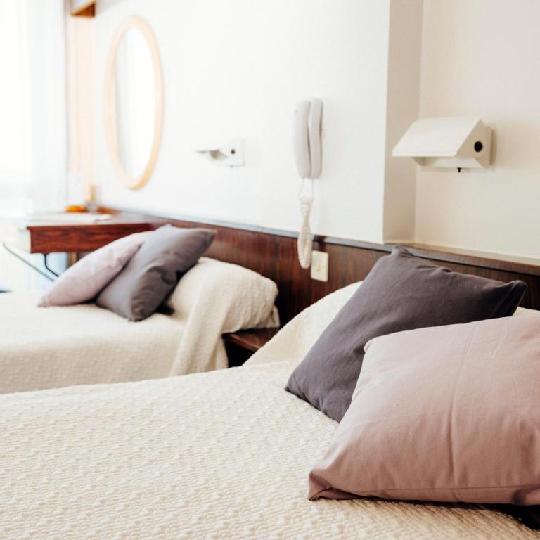 Plage des Pins - Chambre Triple avec Balcon - 2