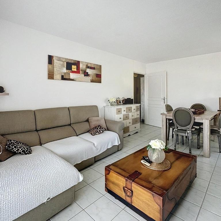 3 pièces paisible Parking et Piscine - Appartement 2 Chambres - 2