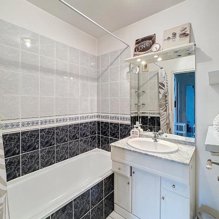 3 pièces paisible Parking et Piscine - Appartement 2 Chambres - 14