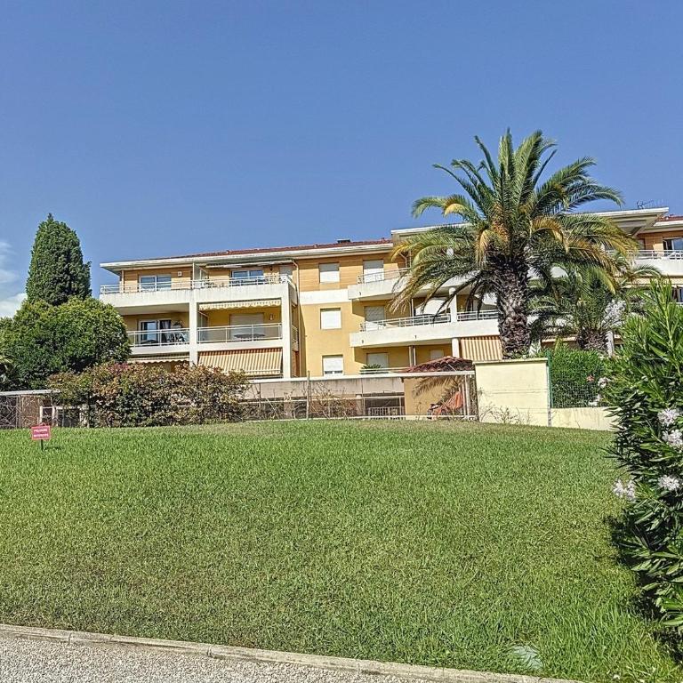 3 pièces paisible Parking et Piscine - Appartement 2 Chambres - 26