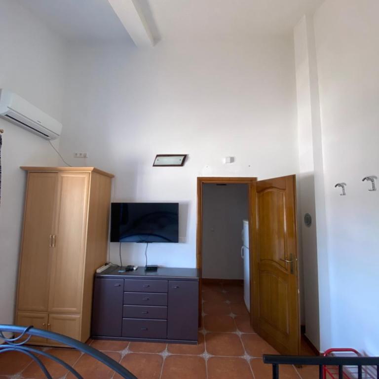 Guest House Nura - Two-Bedroom Apartment with Balcony - 3