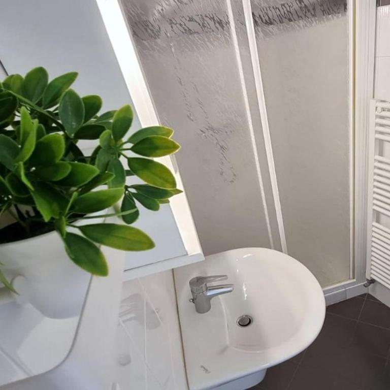 Last Minute Booking - Appartamento con 2 Camere da Letto - 1