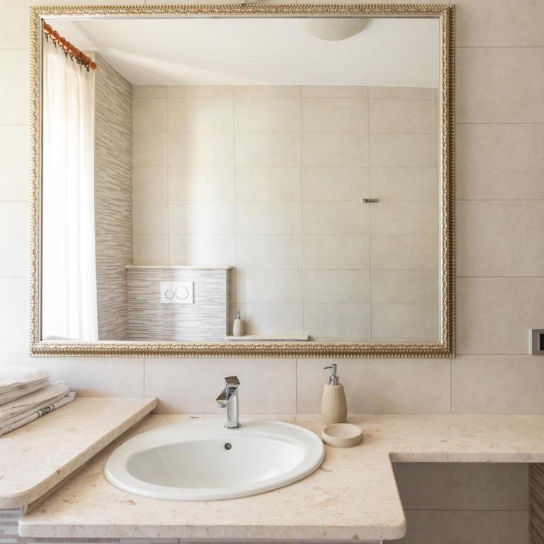 La Mimosa Garden Suite - Parking Available - Apartment with Garden View - 23
