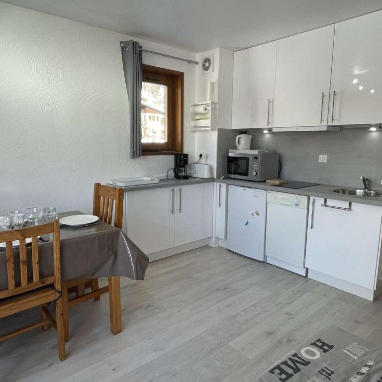 Appartement 2 pièces avec parking, près des pistes - 5 couchages - Appartement 1 Chambre - 4