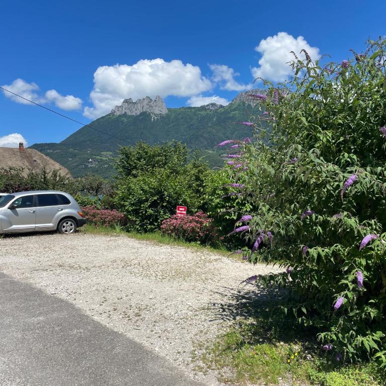 Rare 2 bedroom with private beach on Lake Annecy - Two-Bedroom Apartment - 20
