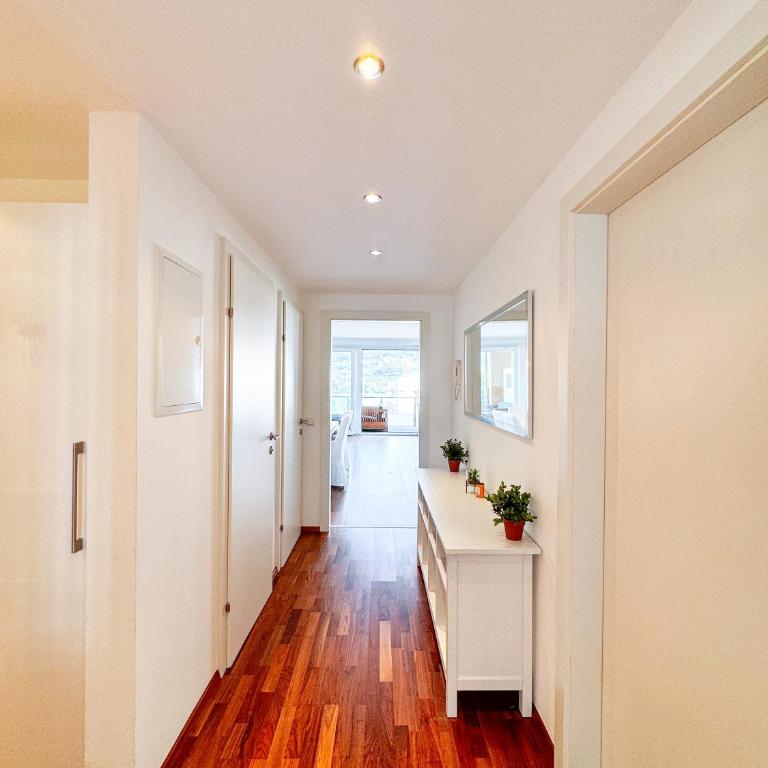 Lake view 2 Bedroom Apartment, Terrace, Private Lake Access - Apartment mit 2 Schlafzimmern - 12