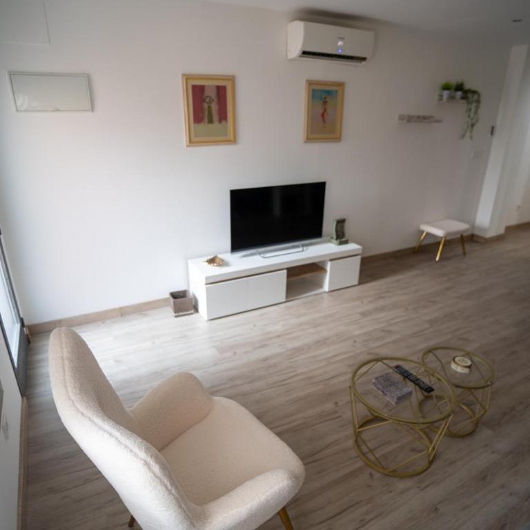 Cómodo piso cerca del Aeropuerto by beBalmy - Apartamento de 1 dormitorio - 2