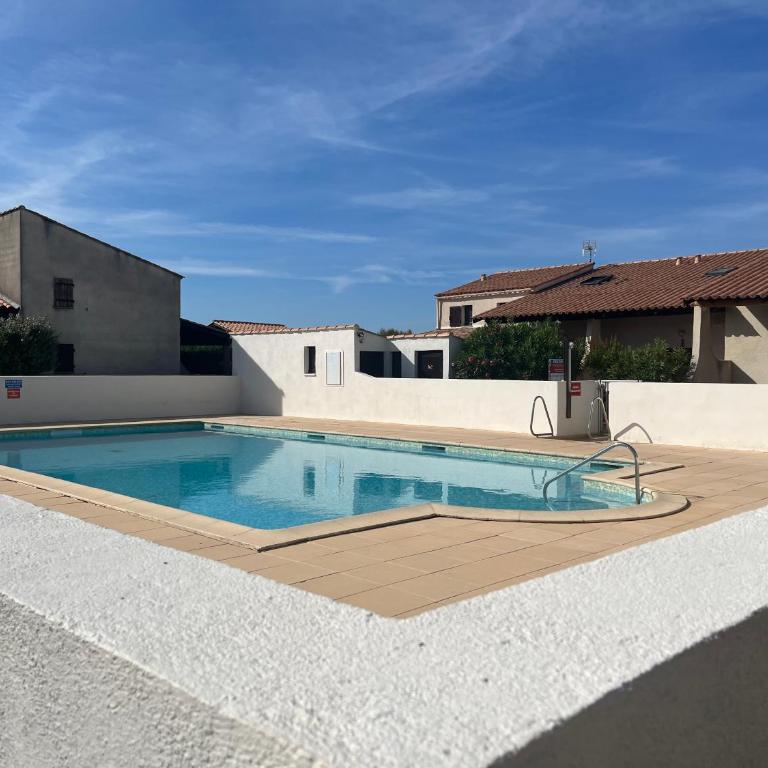 Maison climatisée avec piscine, terrasse et place de parking privative - Two-Bedroom Apartment - 3