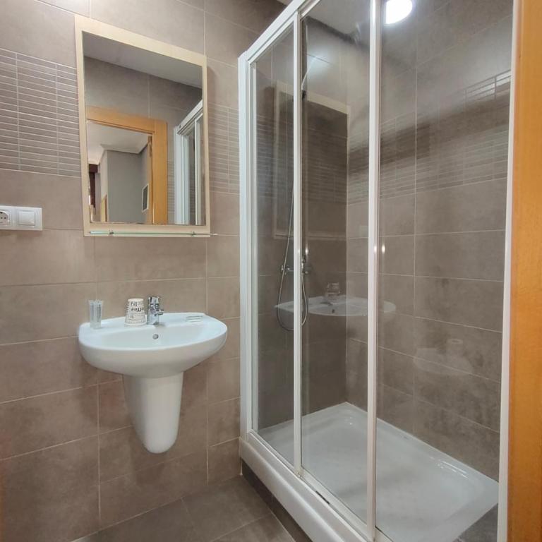 Hostal Abastos - Double or Twin Room - 39