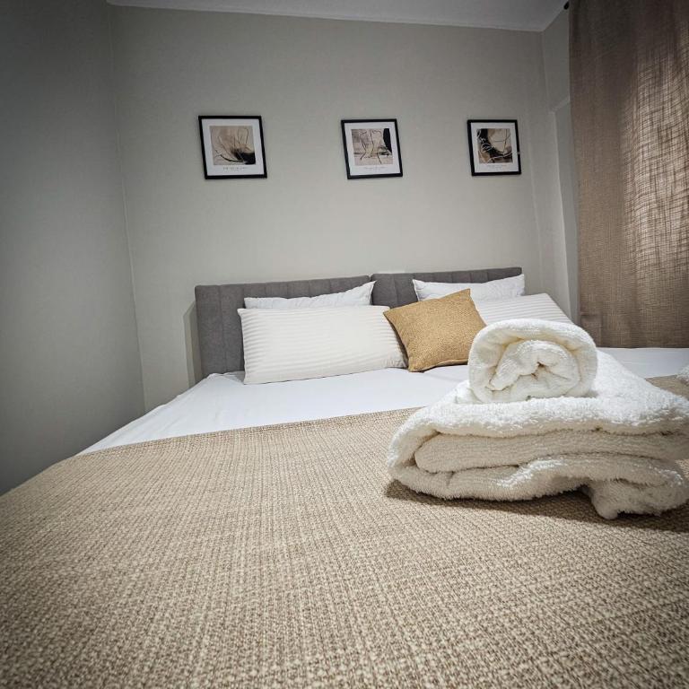 B&B Playa - Three-Bedroom Apartment - 10