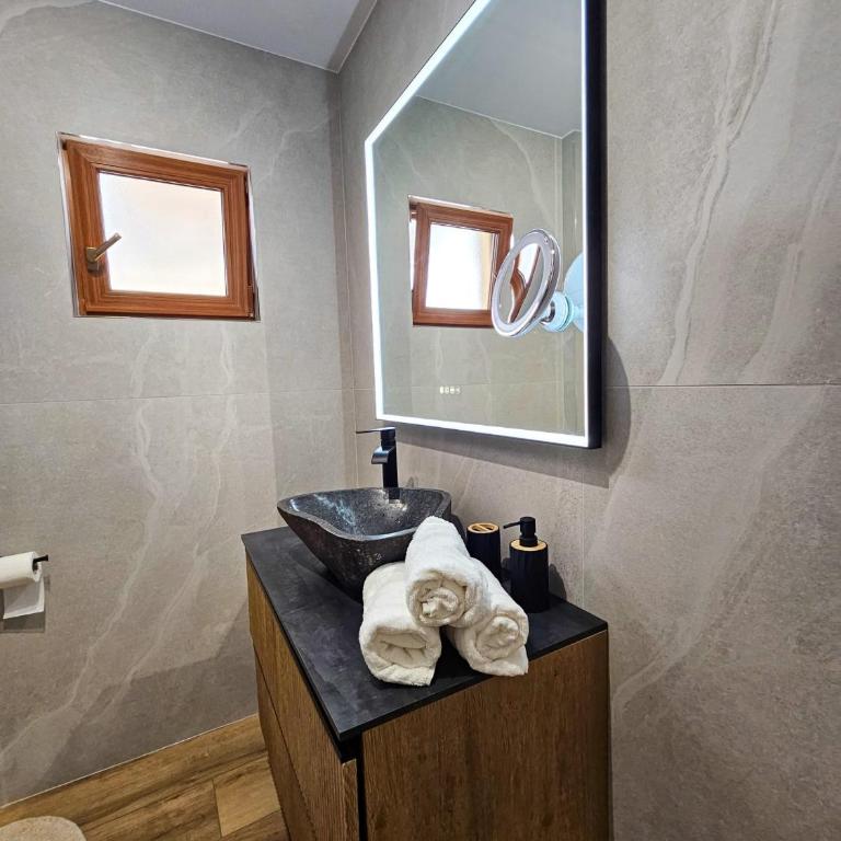 B&B Playa - Three-Bedroom Apartment - 29