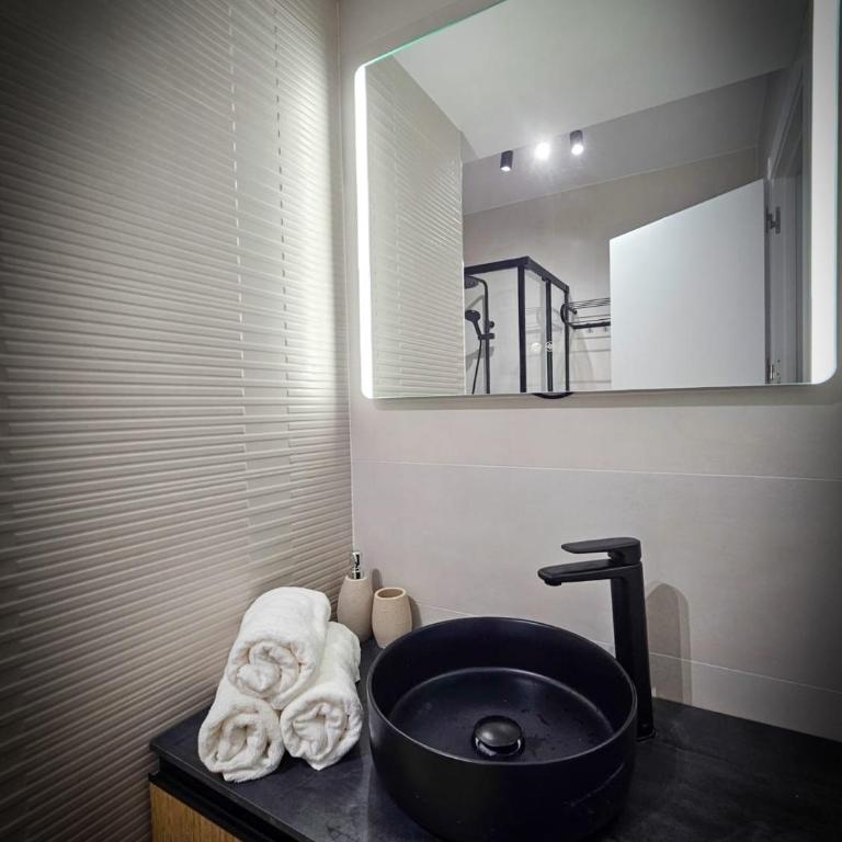 B&B Centro - Three-Bedroom Apartment - 8