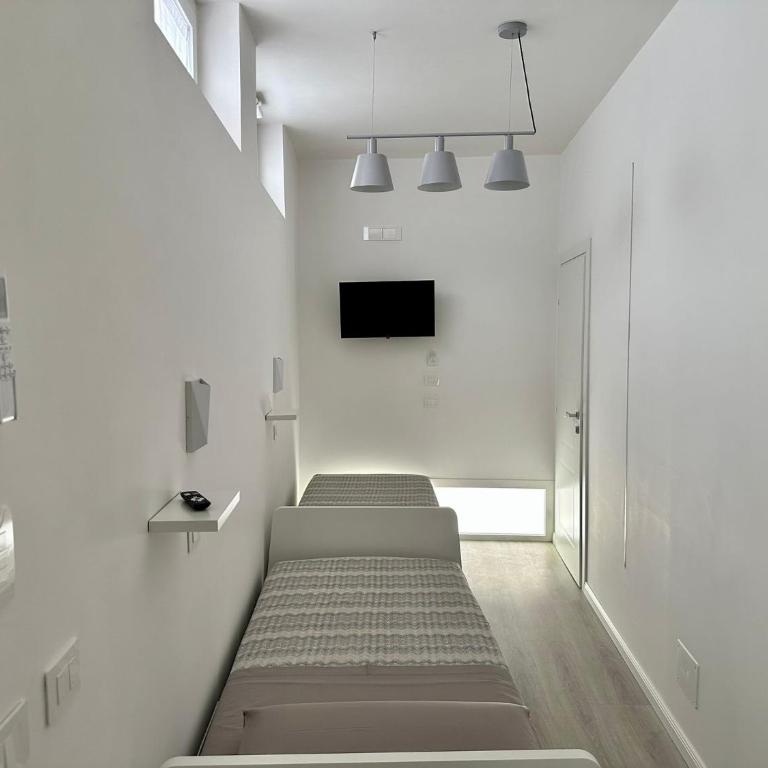 Hary Home Exclusive Rooms - Camera Doppia con Letti Singoli - 13