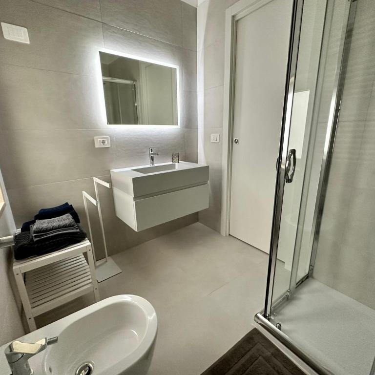 Hary Home Exclusive Rooms - Camera Doppia con Letti Singoli - 14