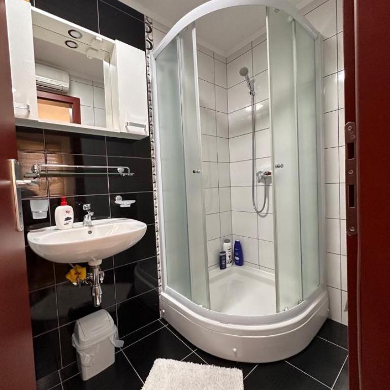 Apartman T&A - Apartman sa 2 Spavaće Sobe i Balkonom - 18
